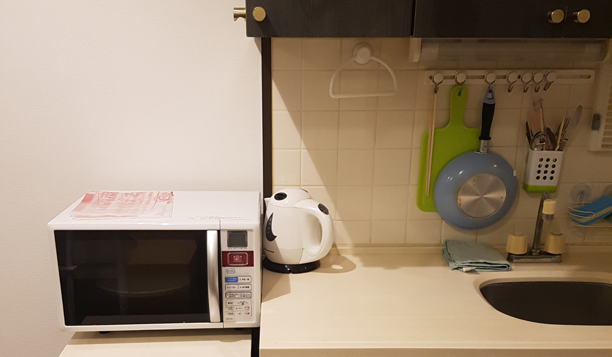 Microwave and sink of private apartment in Fukuoka
